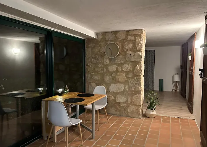 Grand T2 Bis Avec Terrasse Et Vue Appartement *