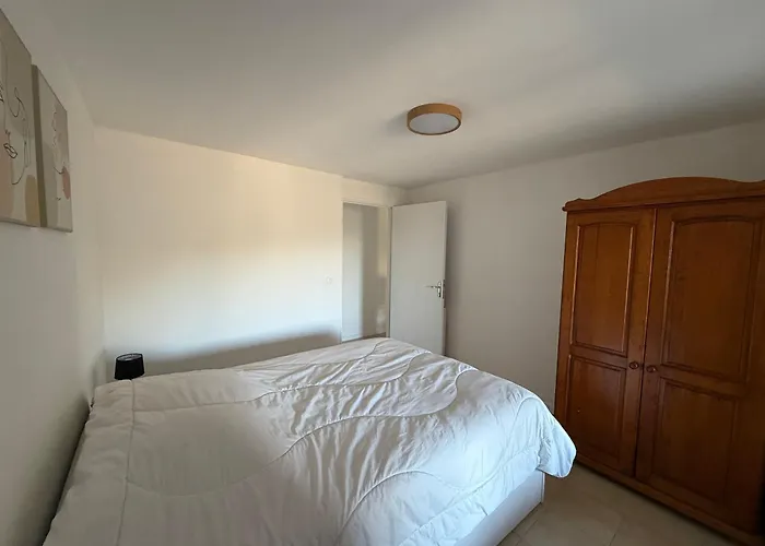 Appartement Grand T2 Bis Avec Terrasse Et Vue